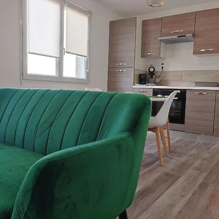 Apartment Calme Et T1 Bis